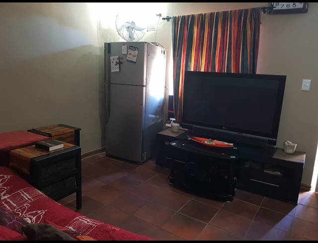 1 BEDROOM APARTMENT FOR SALE IN TABLE VIEW
